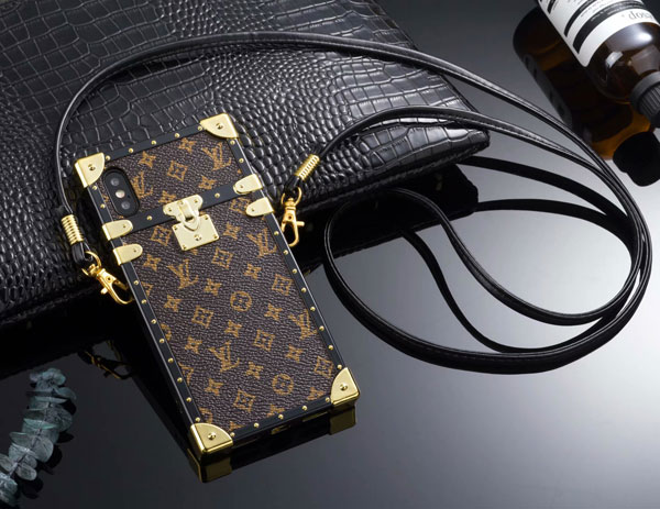 iPhone XS Max with Louis Vuitton Eye-Trunk case & medium agenda
