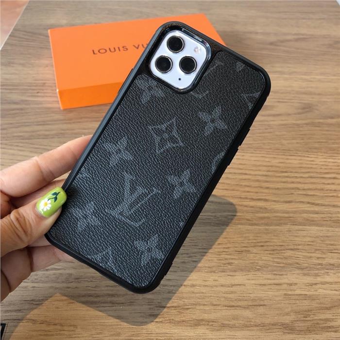 Capinha iPhone 11 Pro Max Louis Vuitton Preta