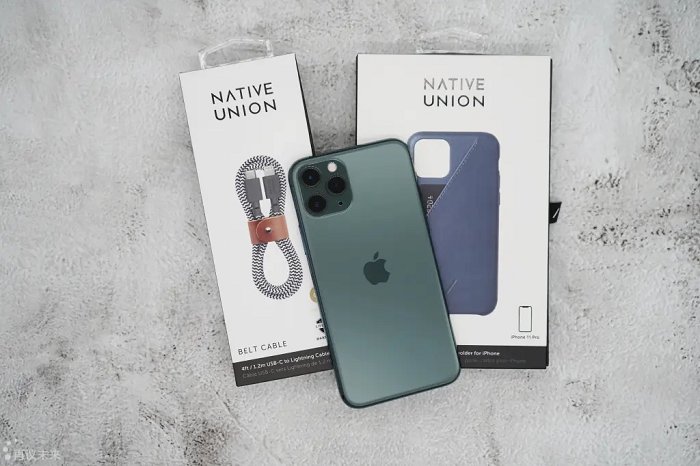 Native Union mobile phone case charging line start experience
