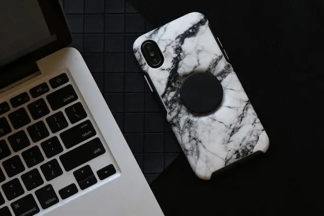 OtterBox mobile phone case is drop-proof and dust-proof