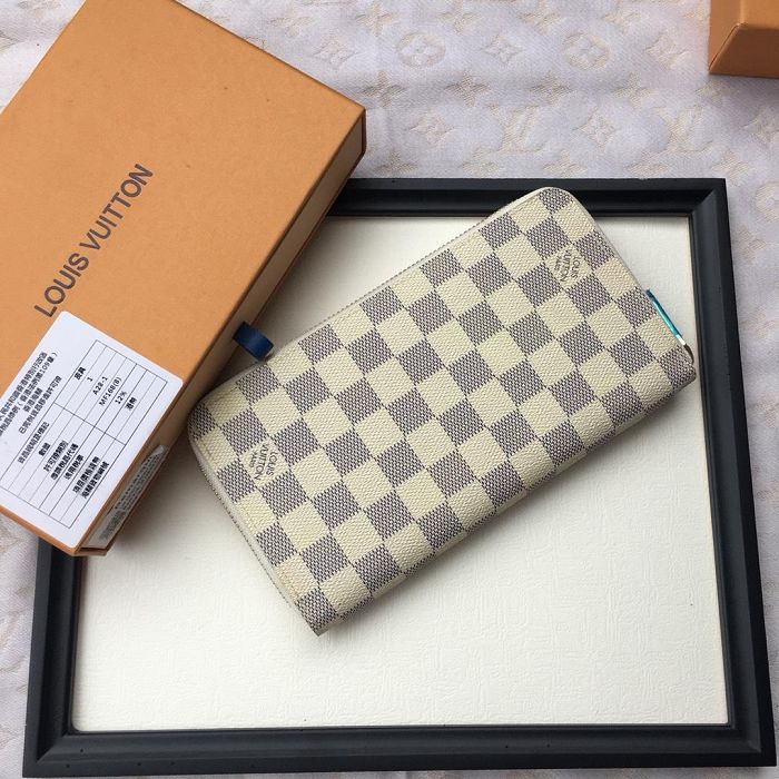 Louis Vuitton Leather zipper white wallet 21x 11 x 3 cm