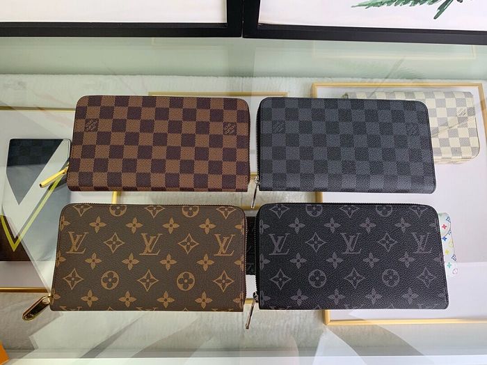 Louis Vuitton Canvas wallet 21 x 11.5 cm